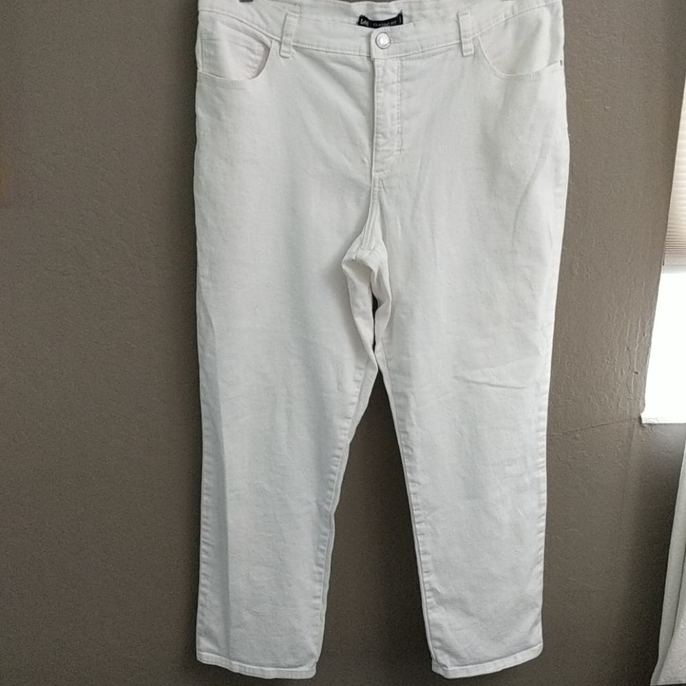 14 short EUC gently worn white jeans classic fit